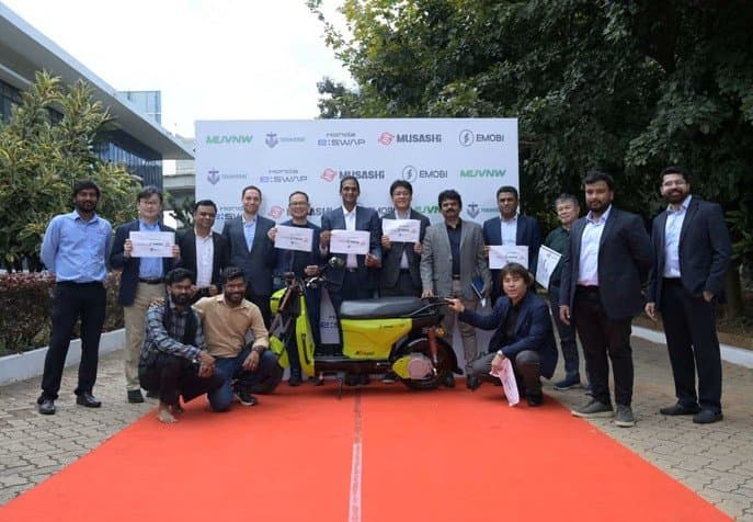 Emobi Deploys 100 AKX Kyari Electric Scooters in Bengaluru with Honda Battery Swapping Network