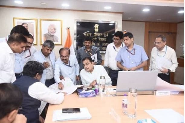 Nitin Gadkari Reviews 527 km BOT Highway Projects, Pushes Fast-Track Execution in Maharashtra